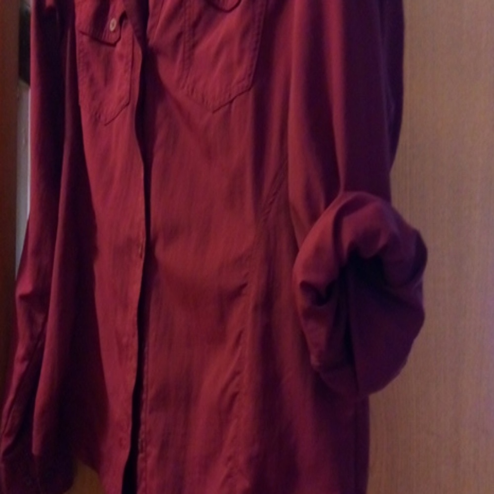 Columia omnishade blouse with adjustable sleeves